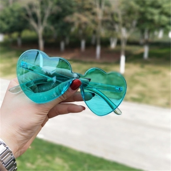 Accessories - Acrylic Teal Heart Sunglasses